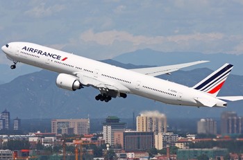 Самолёт авиакомпании Air France экстренно сел в Иркутске из-за задымления